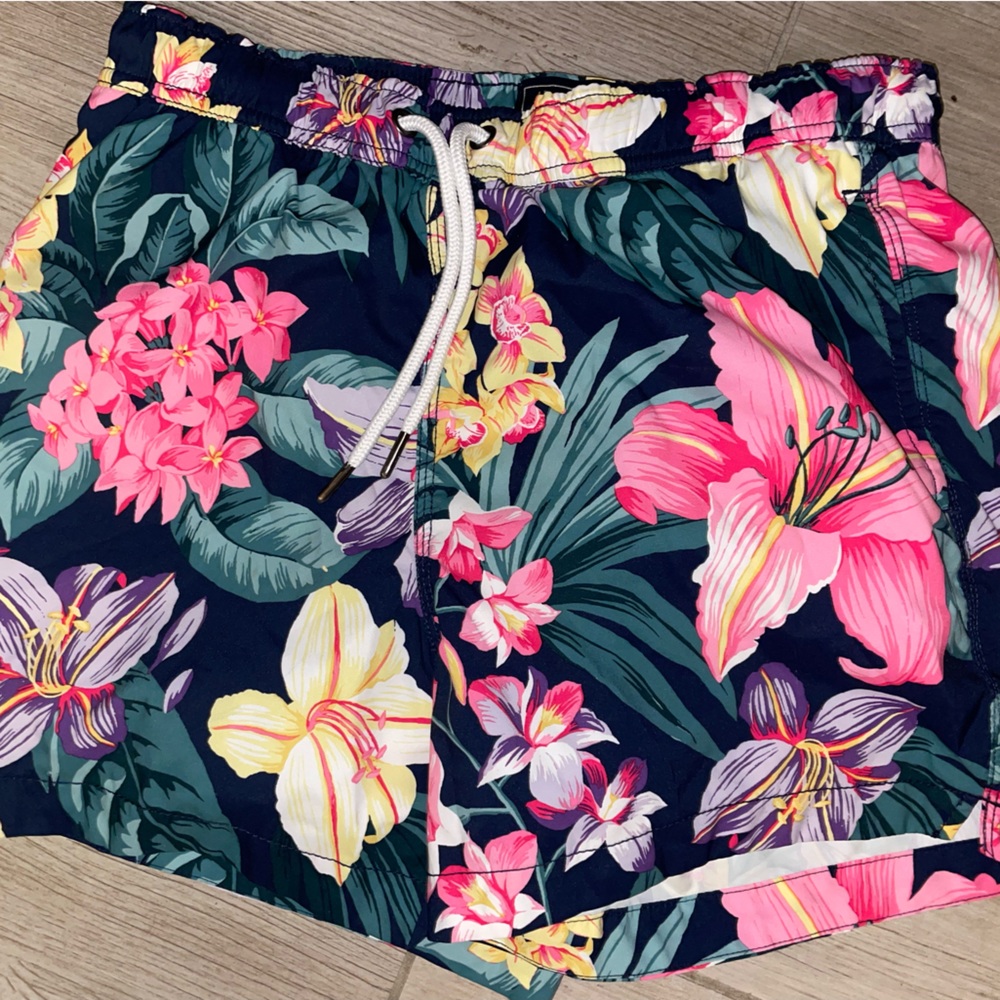 Abercrombie men’s floral Hawaii theme swim short size small